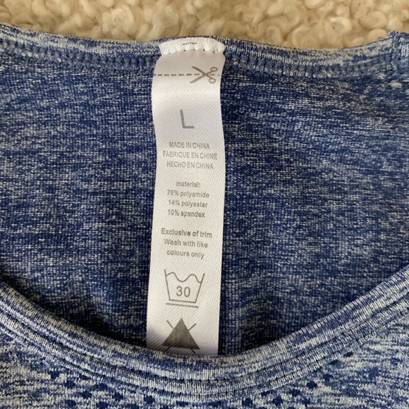 Long Sleeve Crop Top - Picture 4 of 4